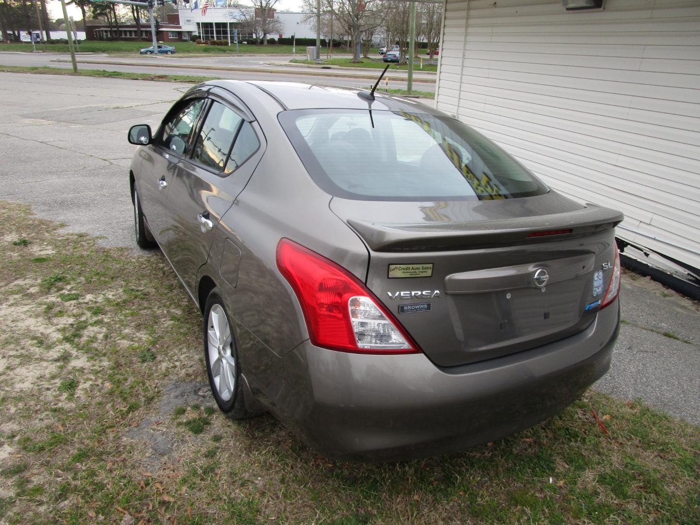 2014 Gray Nissan Versa 1.6 S 5M (3N1CN7AP6EL) with an 1.6L L4 DOHC 16V engine, 5-Speed Automatic transmission, located at 2553 Airline Blvd, Portsmouth, VA, 23701, (757) 488-8331, 36.813889, -76.357597 - Down Payment: $799 Weekly Payment: $90 APR: 23.9% Repayment Terms: 42 Months ***CALL ELIZABETH SMITH - DIRECTOR OF MARKETING @ 757-488-8331 TO SCHEDULE YOUR APPOINTMENT TODAY AND GET PRE-APPROVED RIGHT OVER THE PHONE*** - Photo#7